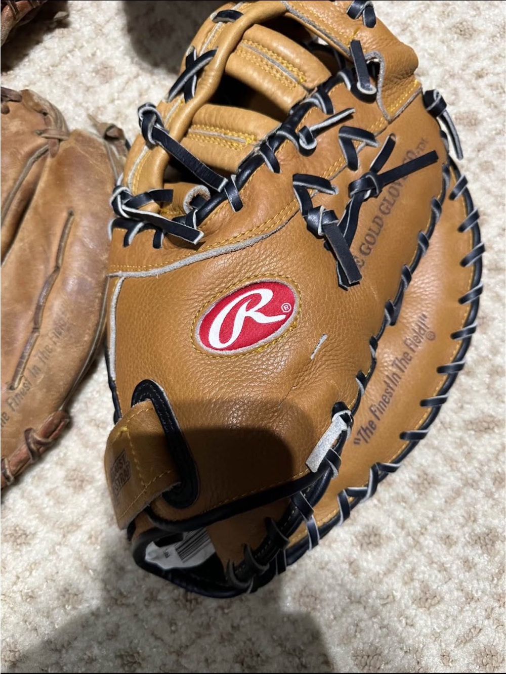 NWOT Left first baseman’s Rawlings Tan Leather Catchers Mitt with Black Lacing